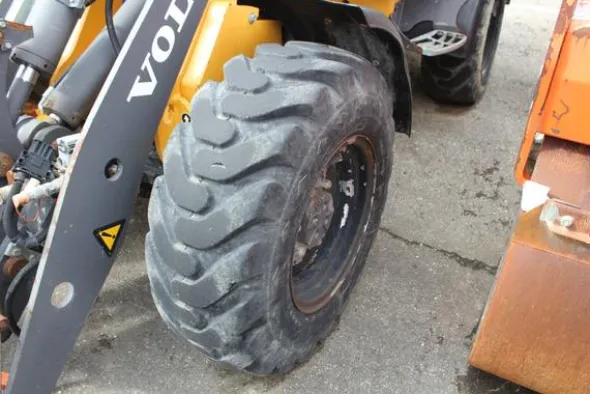 47011#3450 Pala Volvo L25B
