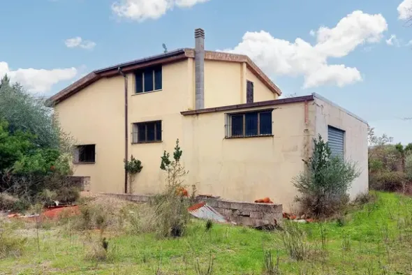 #22472 Palazzina con uffici e locale deposito