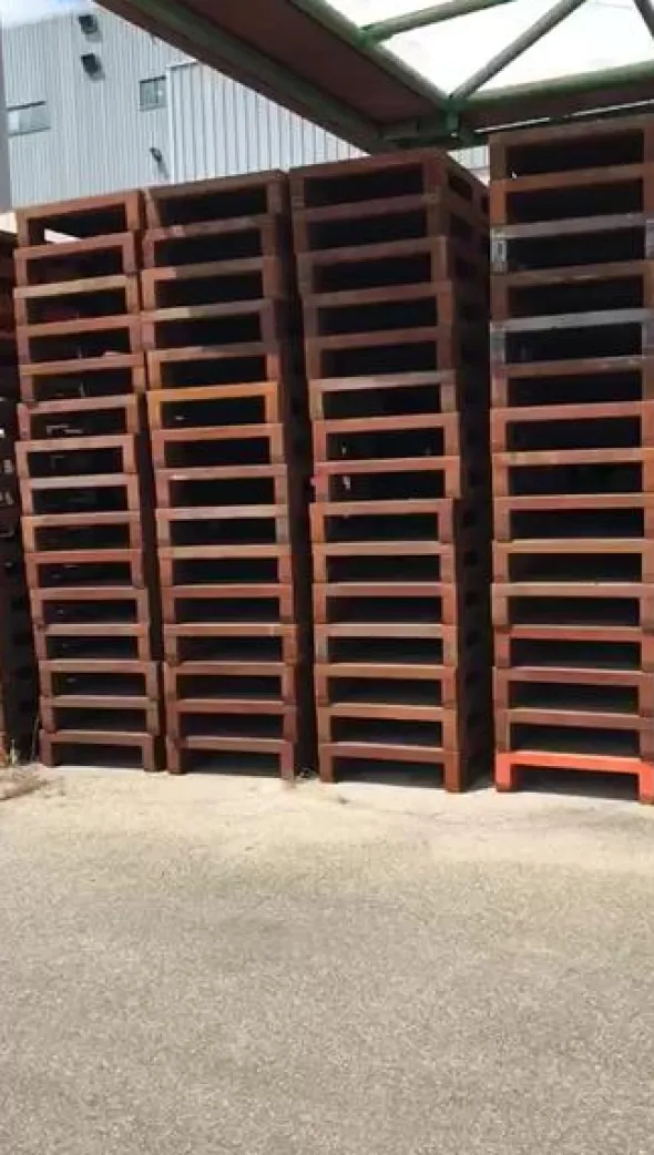 4#3154 Pallet in metallo