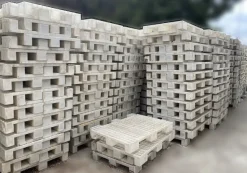 Pallet o bancali in plastica per uso alimentare usati