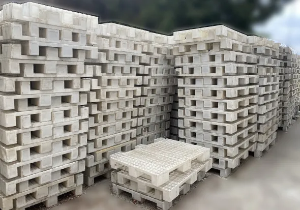 Pallet o bancali in plastica per uso alimentare usati