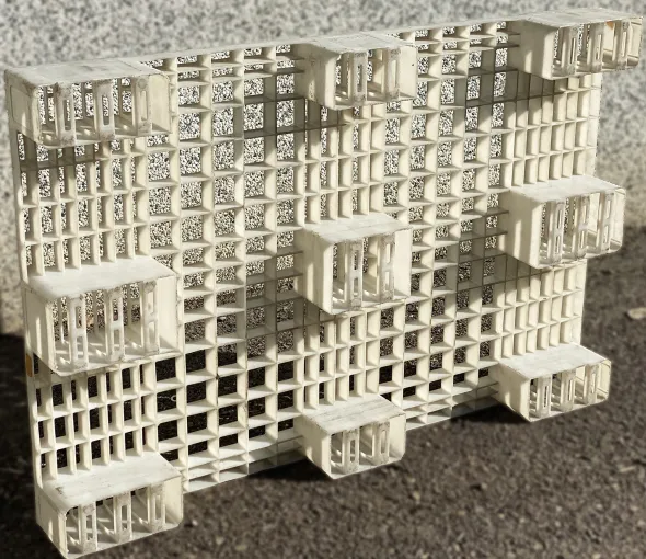 Pallet o bancali in plastica per uso alimentare usati