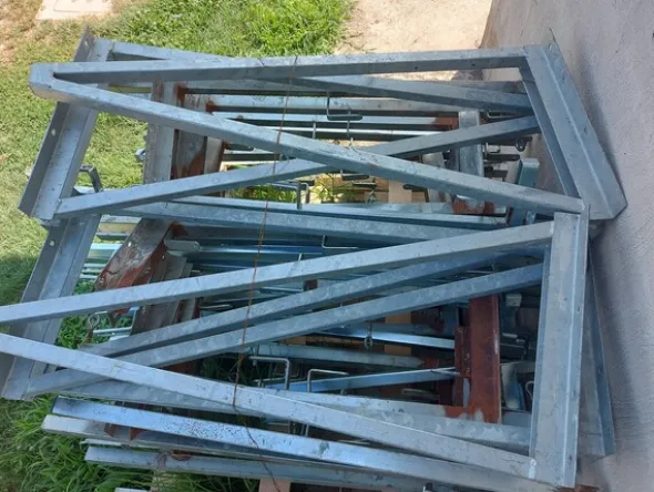 1#7889 Parapetti Atlas e Metal House