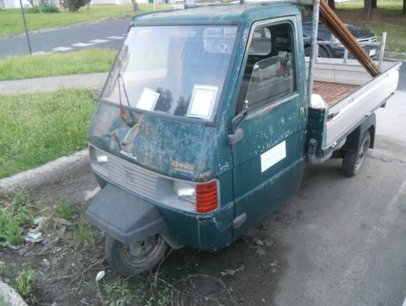 9#5326 Piaggio Ape