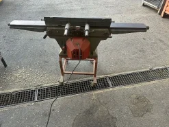 Pialla da legno montata su carrellino