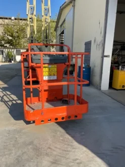 12#5755 Piattaforma aerea semovente articolata JLG