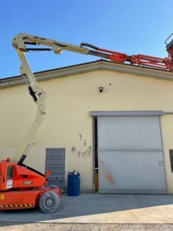 12#5755 Piattaforma aerea semovente articolata JLG