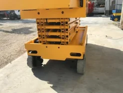 1#4058 Piattaforma aerea verticale a pantografo Haulotte Compact 12