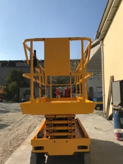 1#4058 Piattaforma aerea verticale a pantografo Haulotte Compact 12