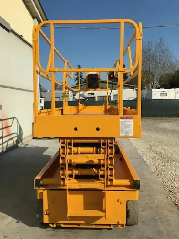 1#4058 Piattaforma aerea verticale a pantografo Haulotte Compact 12