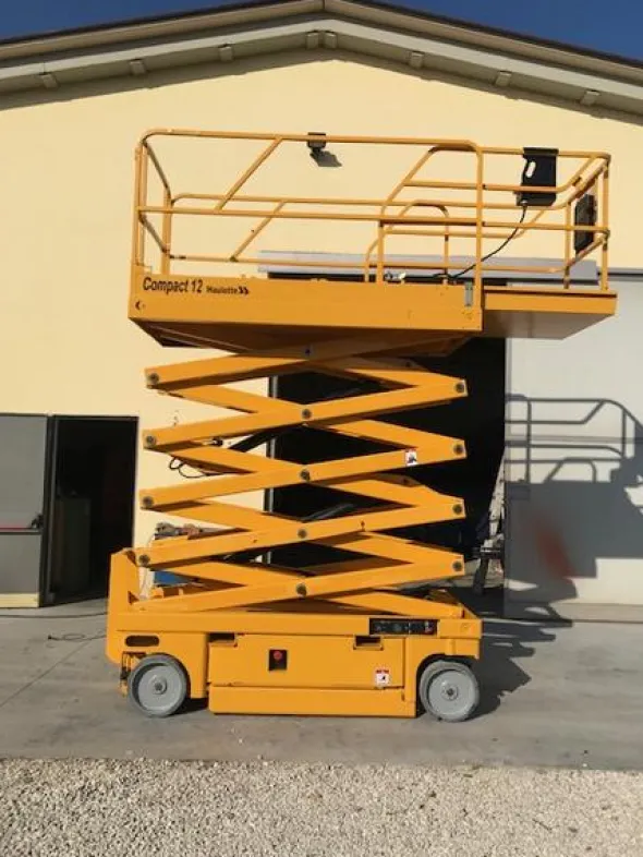 1#4058 Piattaforma aerea verticale a pantografo Haulotte Compact 12