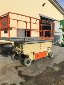 2#5594 Piattaforma verticale a pantografo a libro a forbice JLG 2646ES