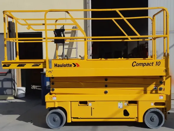 2#4778 Piattaforma verticale a pantografo Haulotte Compact 10