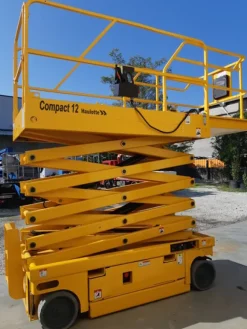 1#4778 Piattaforma verticale a pantografo Haulotte Compact 12