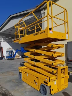 1#4778 Piattaforma verticale a pantografo Haulotte Compact 12