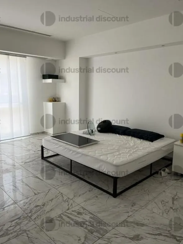 1#8925 Piccole attrezzature da officina e arredi di design e uffici