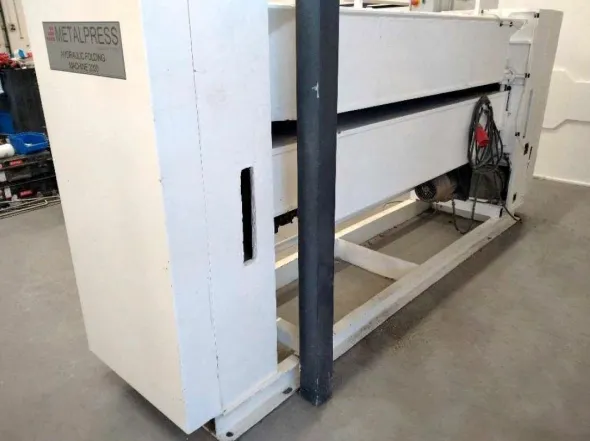 Piegatrice a bandiera METALPRES KM4E