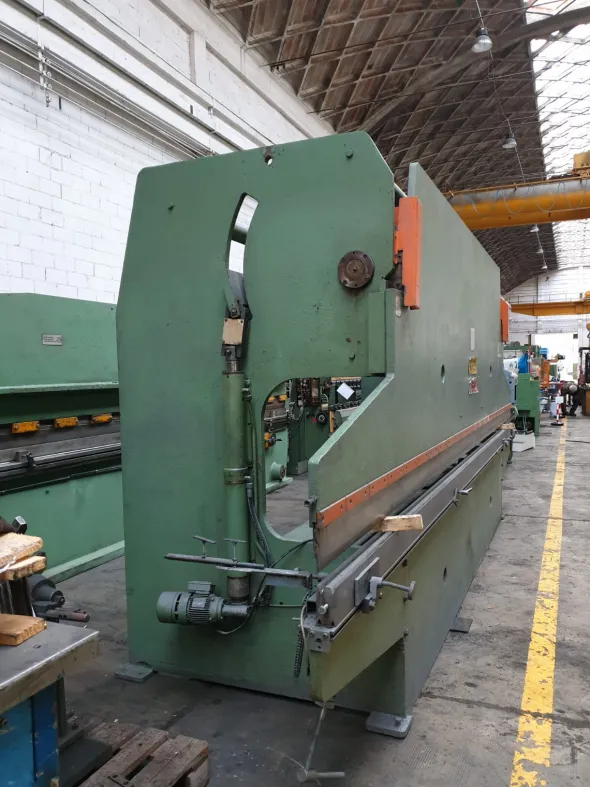 PIEGATRICE OLEODINAMICA OMAG 6000 x 40 TON