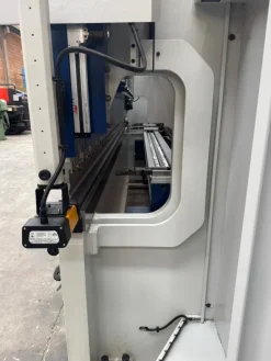 Piegatrice 4100x220 Ton CNC 6 assi nuova