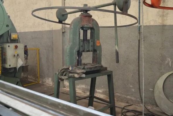 6#5252 Pinze per lamiere Topal Industries e minuterie
