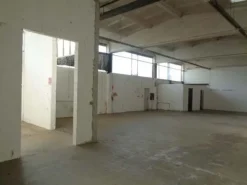 #8207 Porzione capannone con uffici e abitazione