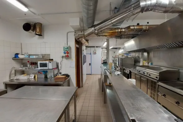#14615 Porzione di capannone ad uso commerciale con pertinenza