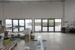 #8882 Porzione di capannone con box prefabbricato