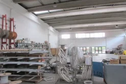#8882 Porzione di capannone con box prefabbricato