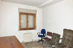 #22847 Porzione di capannone con piazzale privato