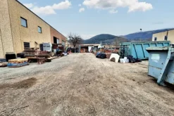 #22554 Porzione di capannone con spazio esterno