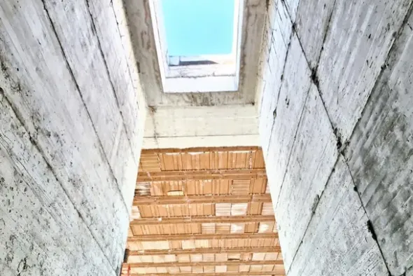 #23083 Porzione di edificio a torre in corso di costruzione