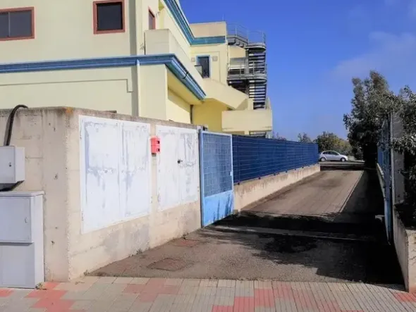 #4724 Porzione di edificio produttivo commerciale (part 1080)