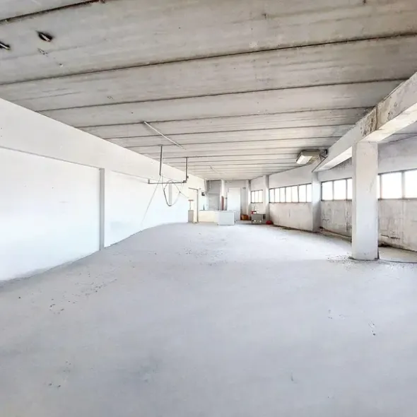 #23329 Porzione di fabbricato industriale al piano primo con rampa carrabile