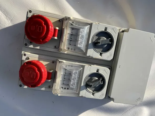 Presa CEE Palazzoli 3P+N+T 32A 400V fusibile