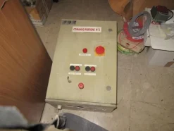2#3076 Prese Palazzoli e spinotti elettrici