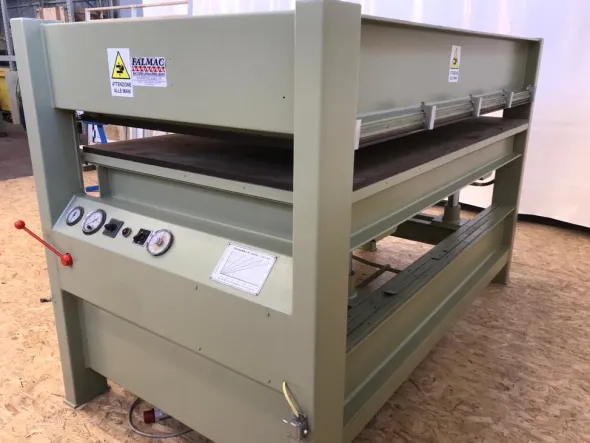 909-1232Pressa a caldo marca Kolmag