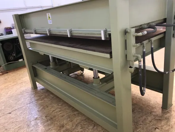 909-1232Pressa a caldo marca Kolmag