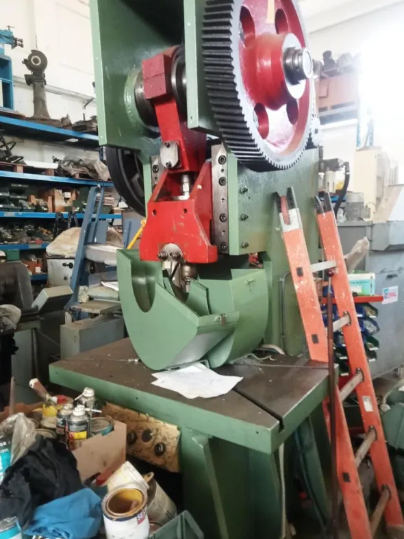 Pressa a collo di cigno a frizione OMC 60TONN