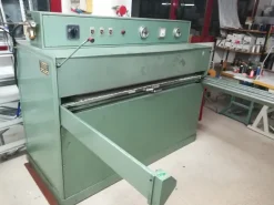 PRESSA ADESIVATRICE A CASSETTO