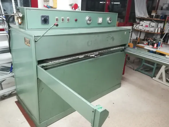 PRESSA ADESIVATRICE A CASSETTO