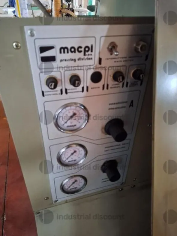 215#9770 Pressa da stiro Macpi