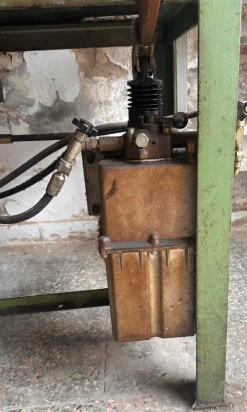Pressa idraulica manuale