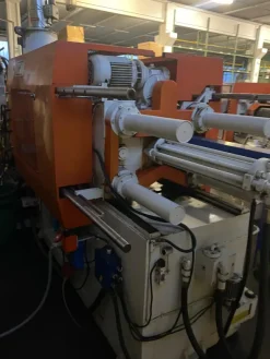 PRESSA INIEZIONE E STAMPAGGIO PLASTICA MIR 130 T
