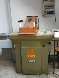 Pressa per cuoio e tessuti