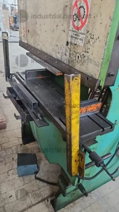 9#9165 Pressa piegatrice meccanica Mariani 1050x30 anno 1985