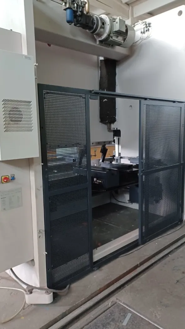 PRESSA PIEGATRICE SYNCRO BYSTRONIC PR 3000X250 TON