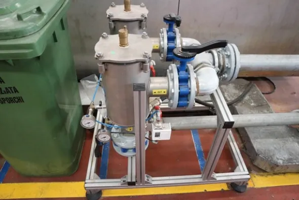 29#5528 Pressa Sandretto Mega HC e robot Jrobi