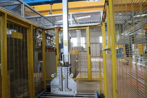 29#5528 Pressa Sandretto Mega HC e robot Jrobi
