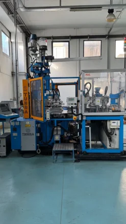 PRESSE VERTICALI con TAVOLA ROTANTE