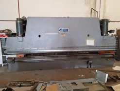 17#8760 Pressopiegatrice